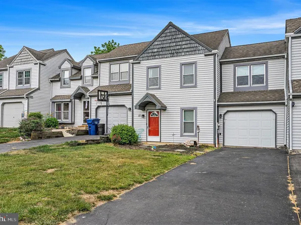 17 Saddlebrook Ln, Coatesville, PA 19320