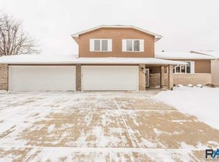 1205 N Pikes Peak Cir, Sioux Falls, SD 57110