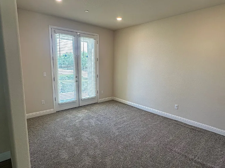 2494 Valdes Dr — Photo 11