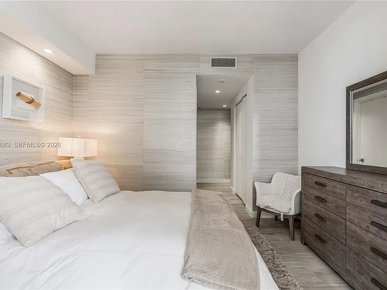 55 SW 9th St #4001 — Photo 15