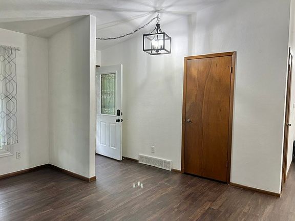 4th image of 1219 Royal Oaks Dr