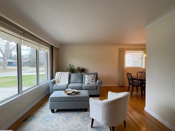 15 Jupiter Bay, Winnipeg, MB R3T 0W5
