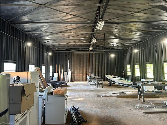 3rd image of Wards Gap Rd