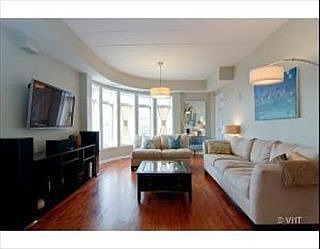 2nd image of 657 W Fulton St Unit 308
