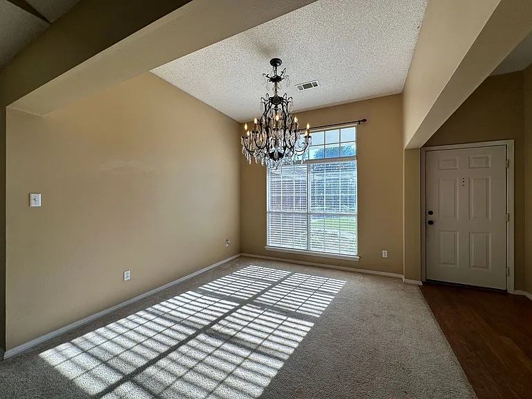 2713 S 87th Dr — Photo 4