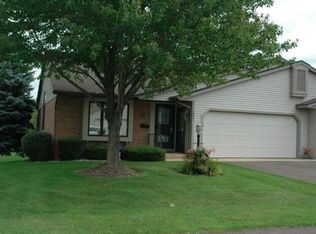 290 Harvest Ln, Holland, MI 49423