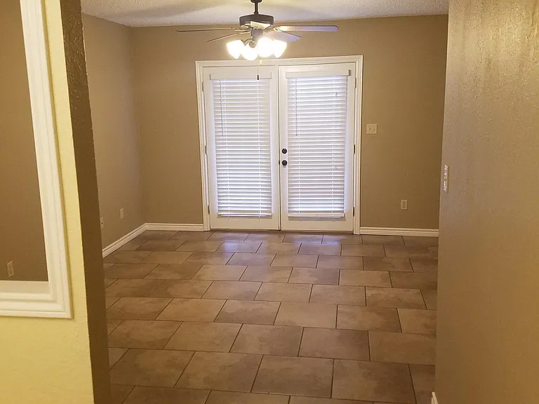 2719 County Ave #A — Photo 4