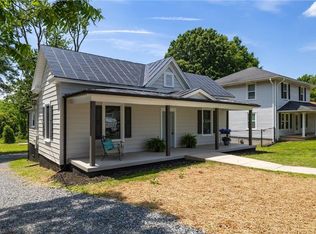 1004 Barnes St, Reidsville, NC 27320