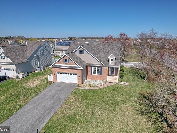 2nd image of 2 W Bullrush Dr