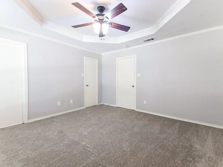 405 W Marble St — Photo 12