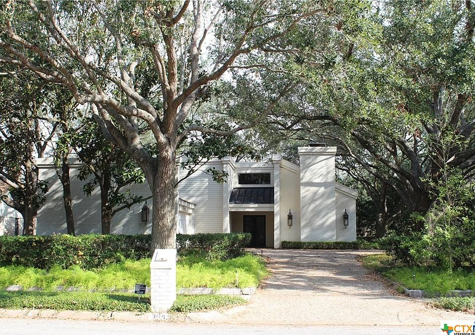 1st image of 304 Woodway Dr