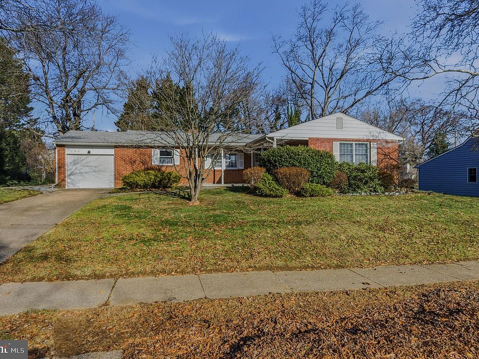 1st image of 104 Country Club Dr