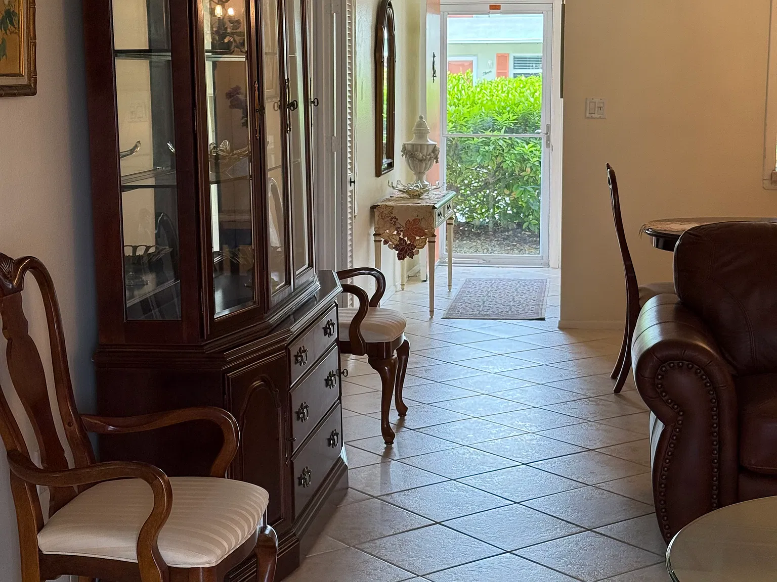 2 bed, 979 sqft, $1,650 — Photo 4