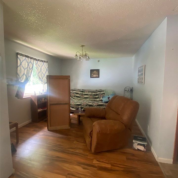 2nd image of 880 Little Peter Cave Rd