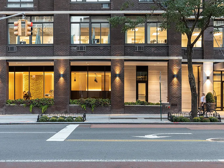 300 E 34th St #27K — Photo 45