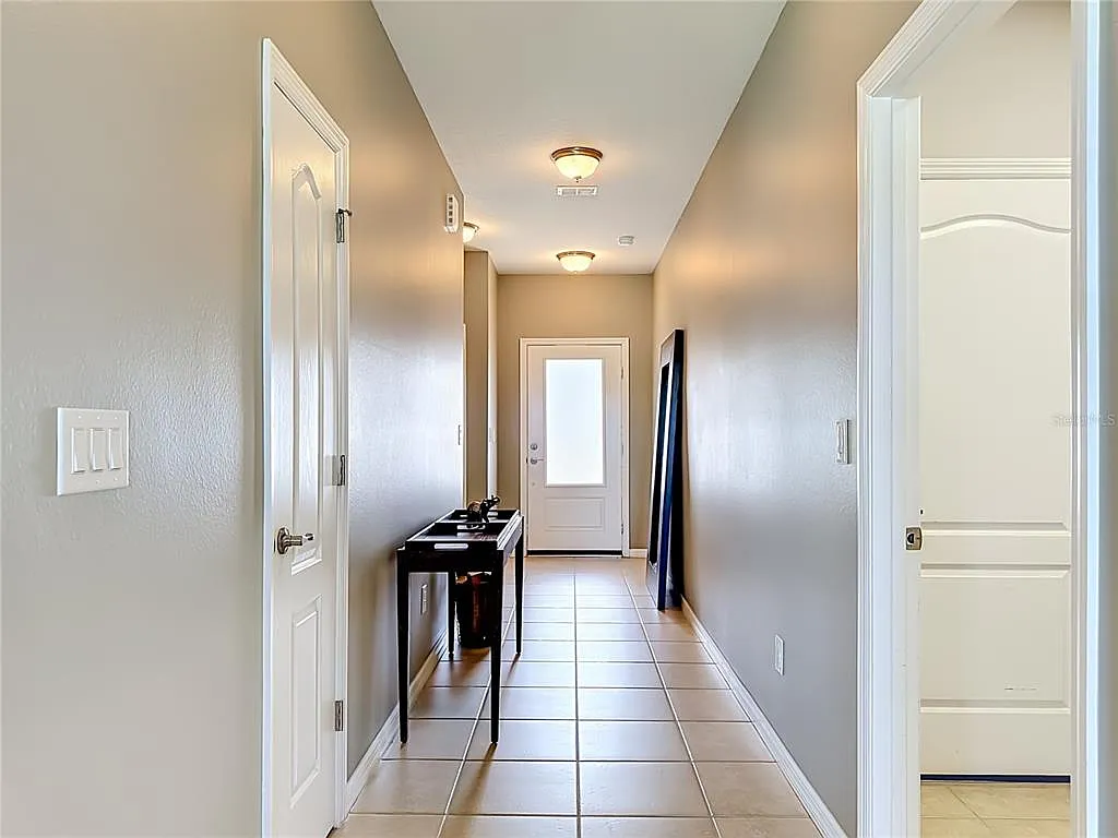 3 bed, 2.0 bath, 1276 sqft, $2,400 — Photo 4