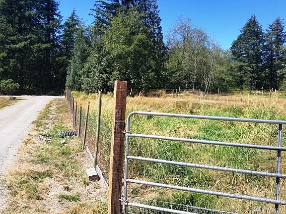 Driveway coming in from private lane 