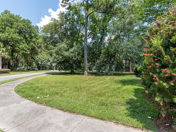 2nd image of 1 Park Bend