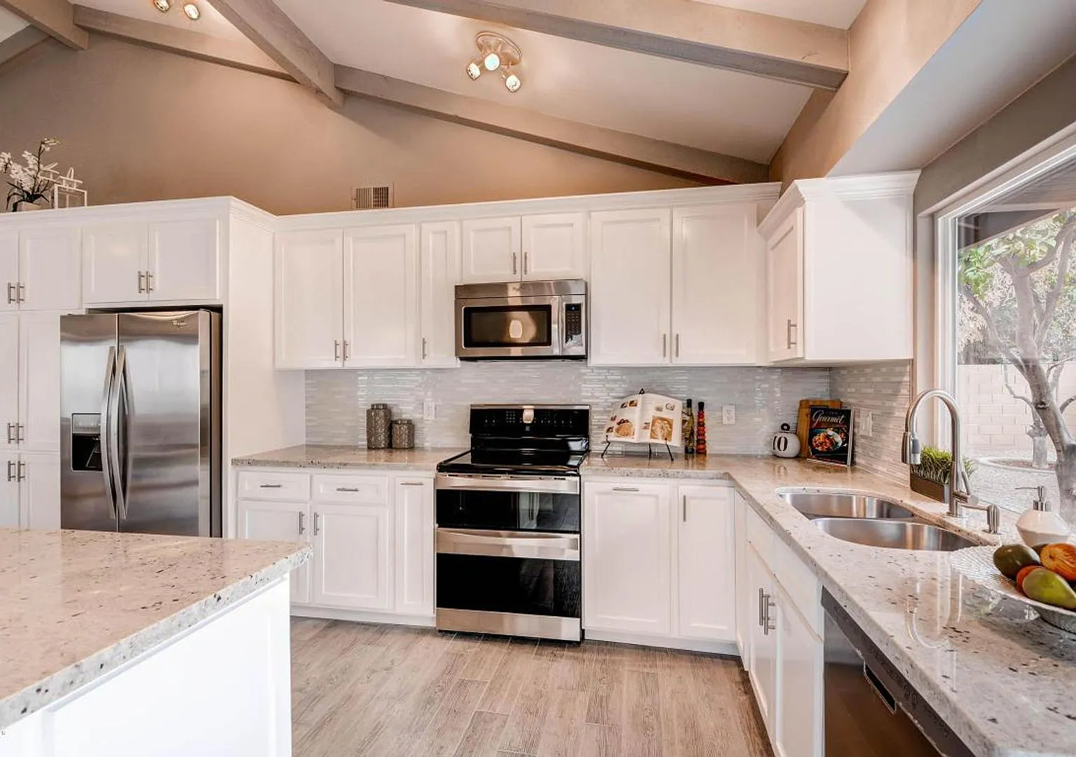 Stunning 3 Bed/2 Bath home in highly desirable McCormick Ranch Neighborhood — Photo 4