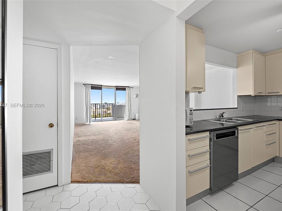 1st image of 2780 NE 183rd St APT 1911