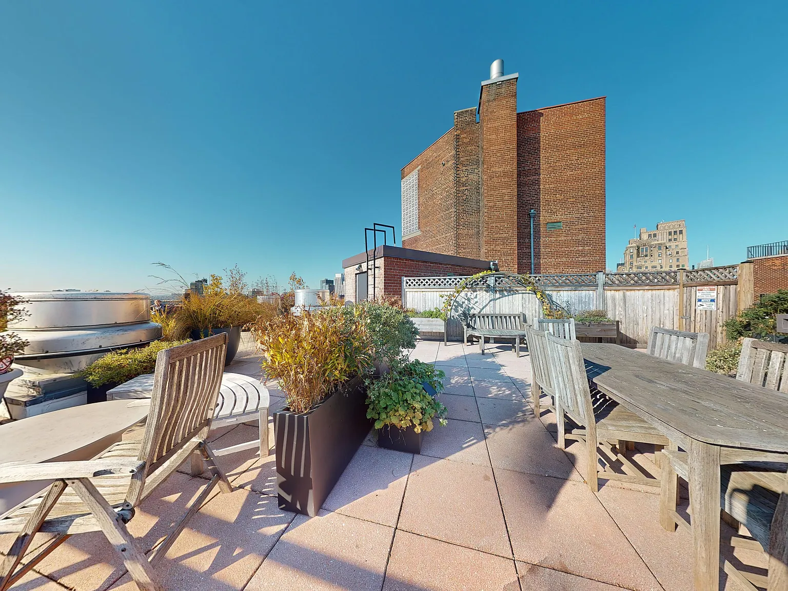 14 Horatio Street — Photo 2