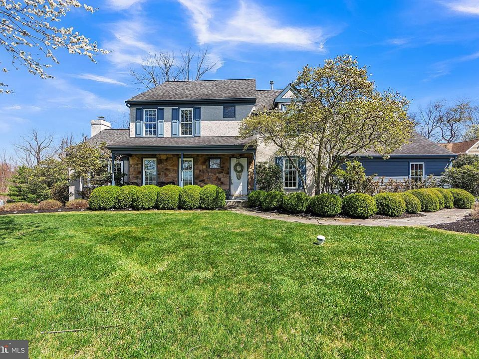 1st image of 26 Heron Hill Dr