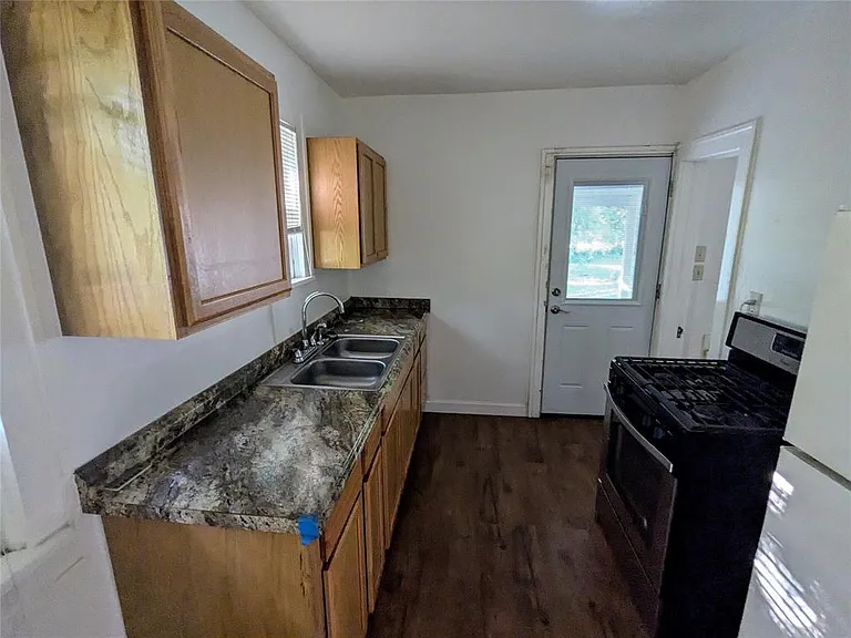 818 W Symmes St #818 — Photo 6