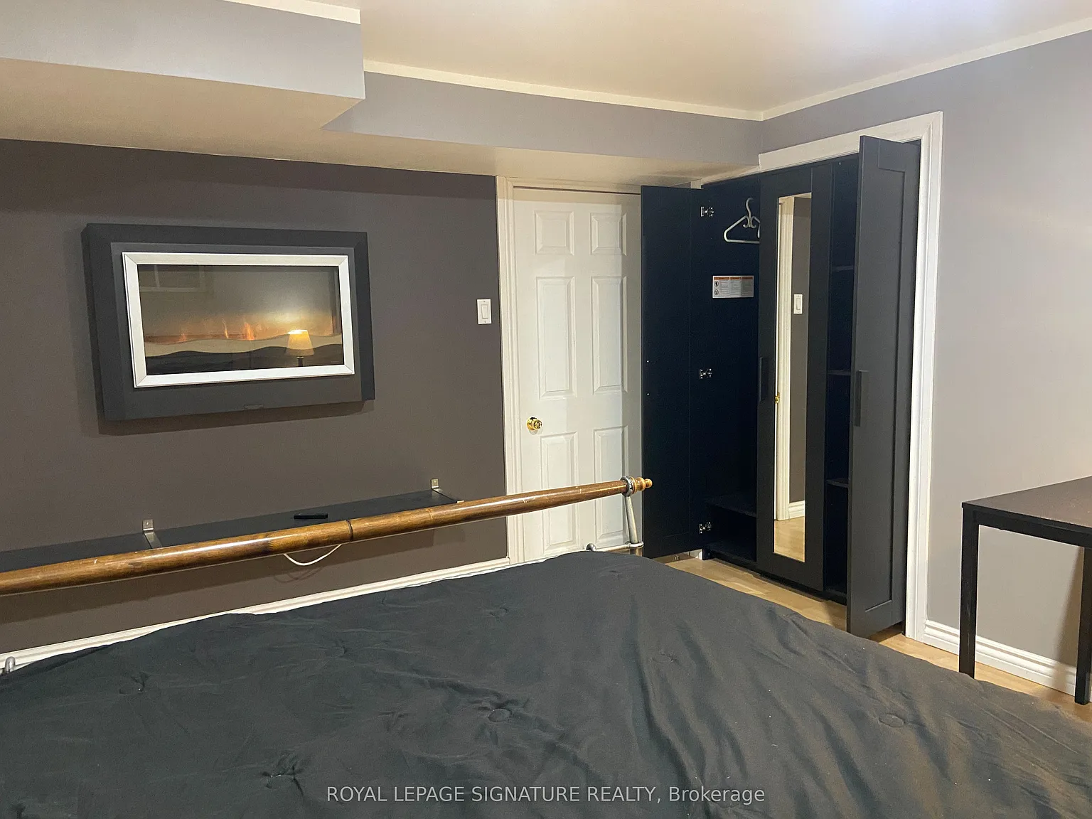8 bed, $1,000 — Photo 2