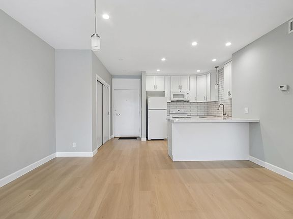 4th image of 116 N Wetherly Dr APT 105