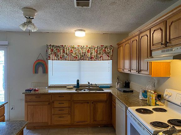 2nd image of 16435 Hickory Knoll Dr