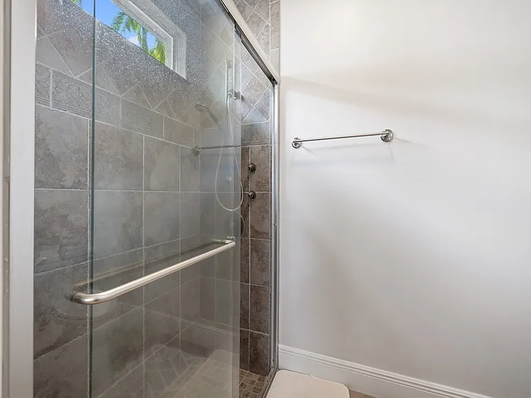1913 Robalo Dr — Photo 30