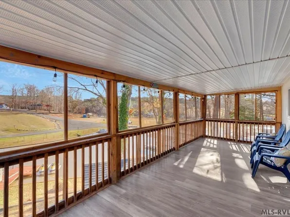 332 Eagle Trl, Bracey, VA 23919
