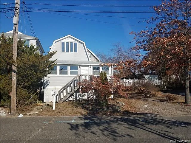 1398 Riviera Ave photo 1