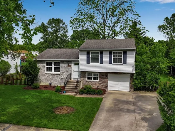 219 Oakhill Dr, Hamburg, NY 14075