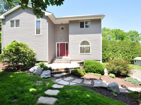 24 Sharon Road, Bloomfield, CT 06002