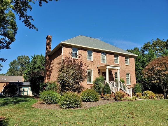 2nd image of 1120 Abbey Pl
