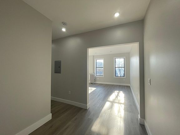 5th image of 47 Duncan Ave #32E