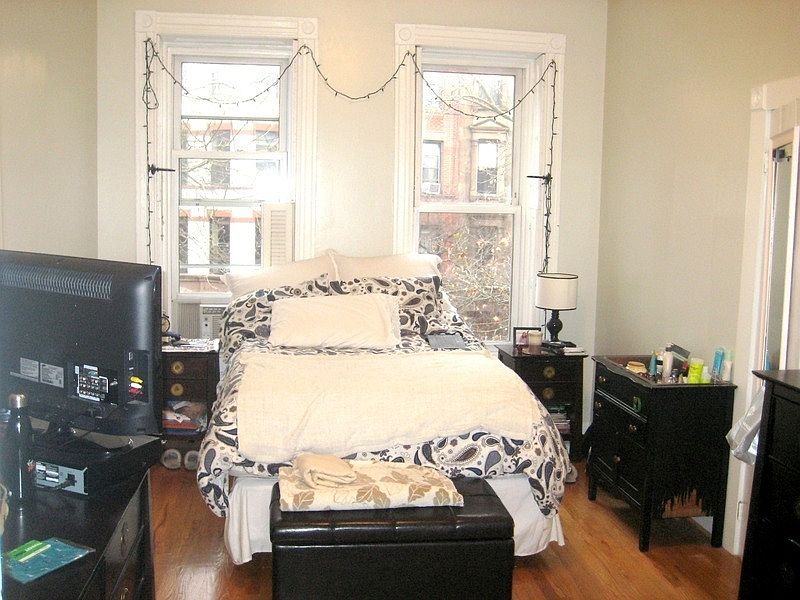 2nd image of 403 2nd St #2