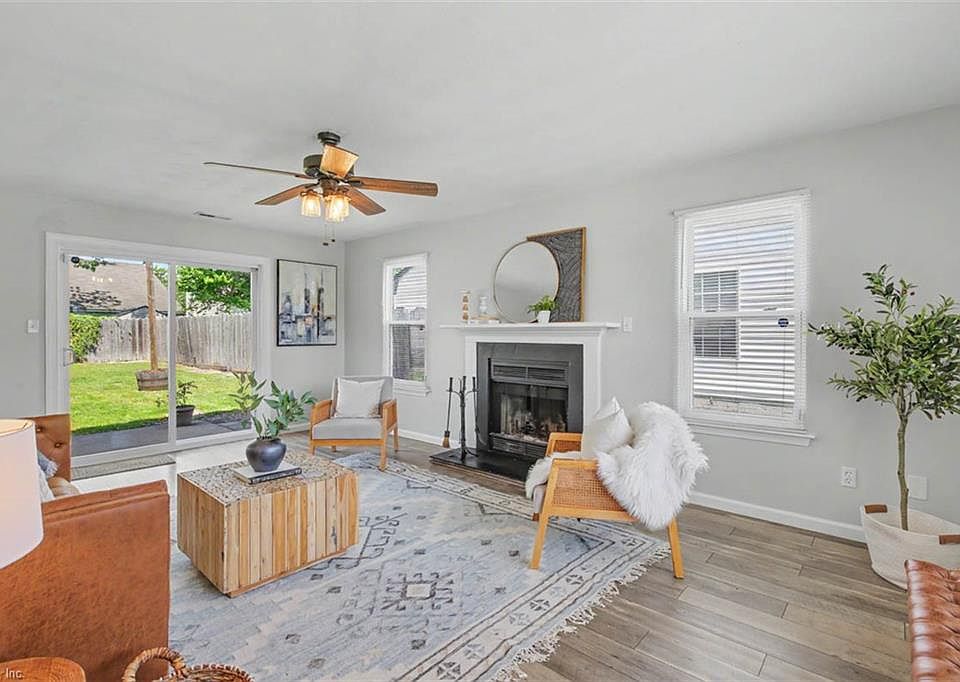 1st image of 1889 Gershwin Dr