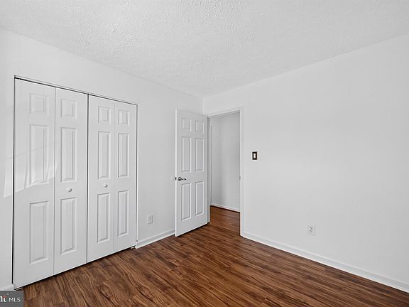 4th image of 13296 Hollinger Ave
