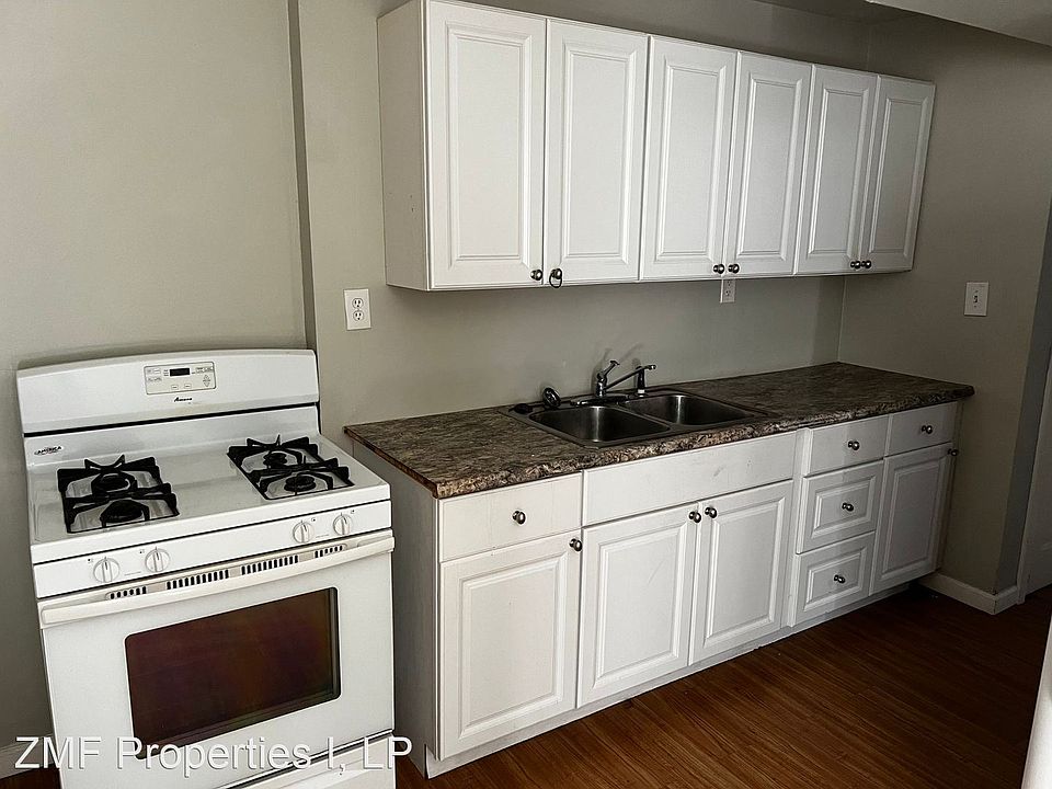 1st image of 137 Delaware Dr #137