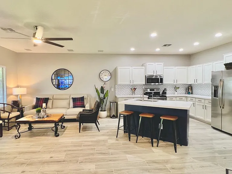 492 E Rainbow Dr — Photo 10