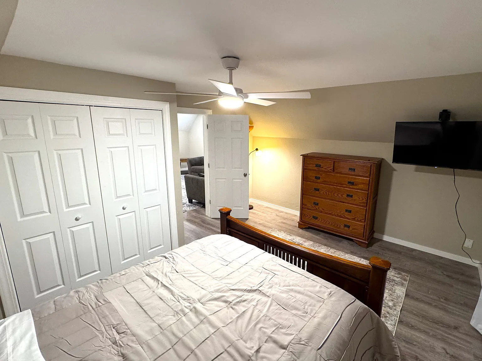 2 bed, 890 sqft, $1,300 — Photo 2
