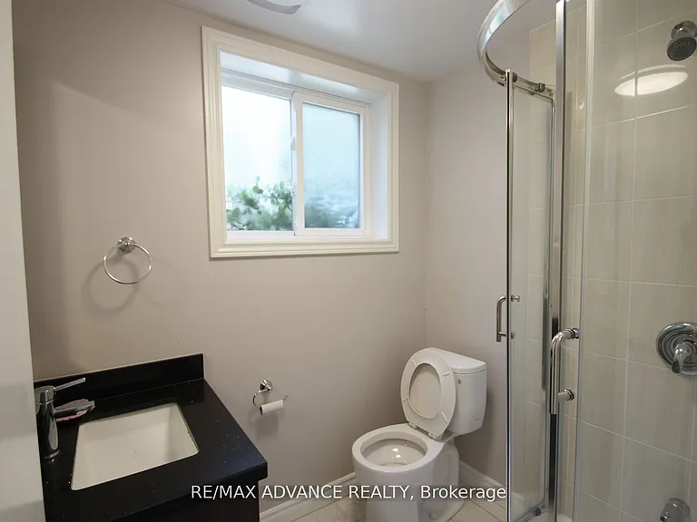 33 Carluke Cres #LOWER — Photo 25
