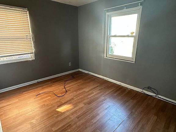 3rd image of 3394 E 143rd St
