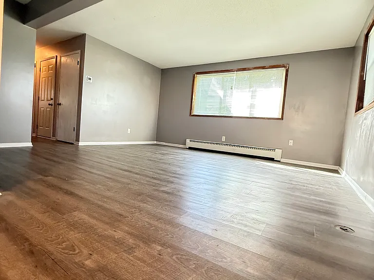 403 8 1/2 Ave NW #2 — Photo 9
