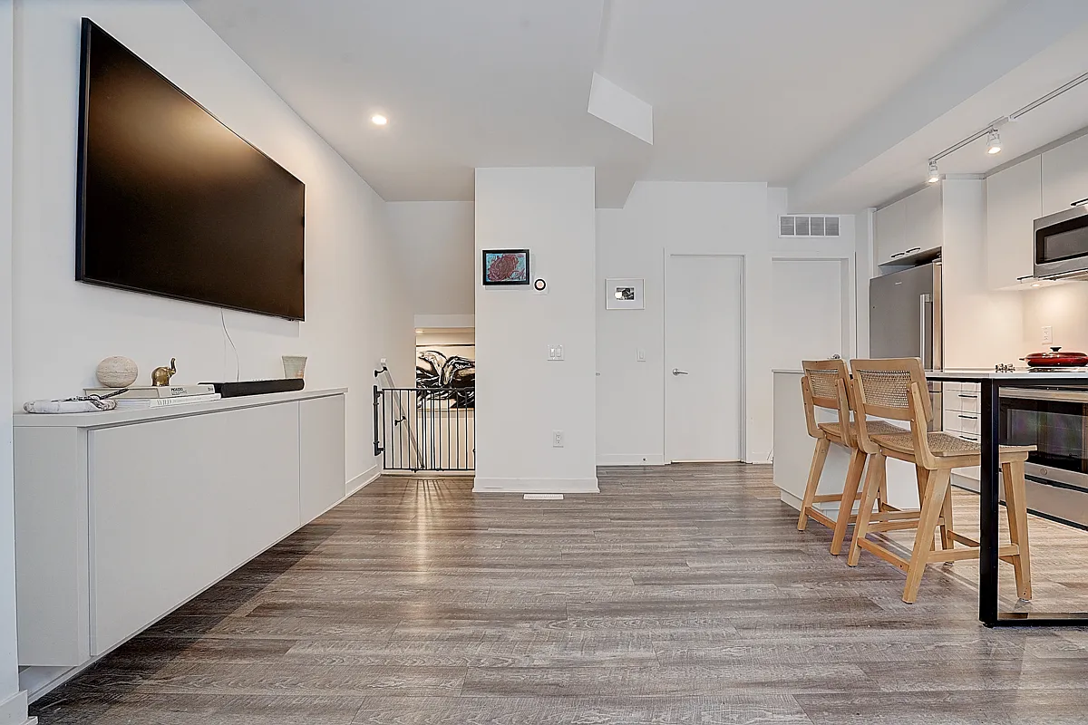 30 Ed Clark Gardens - 13 — Photo 3