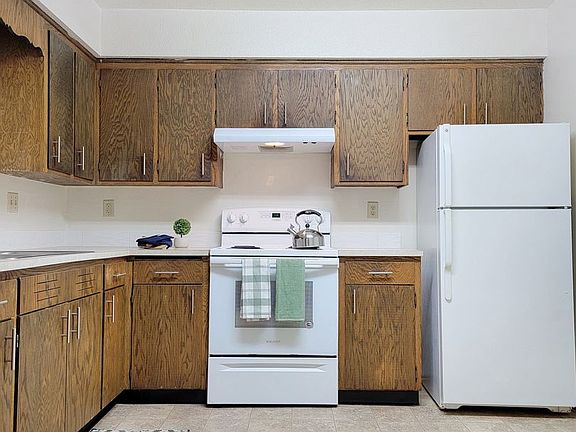 2nd image of 904 Thomas Ave NE #13
