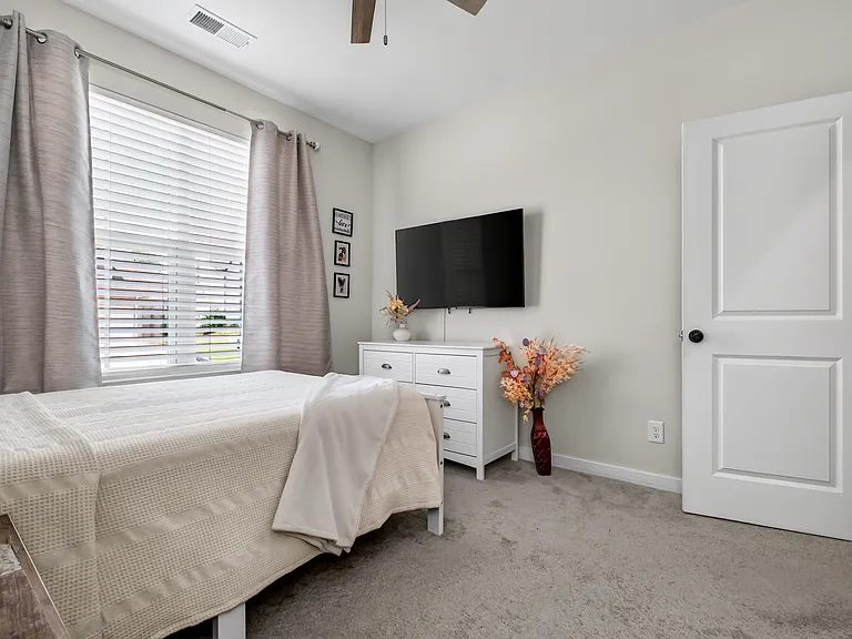 4040 Olivia Rd — Photo 31