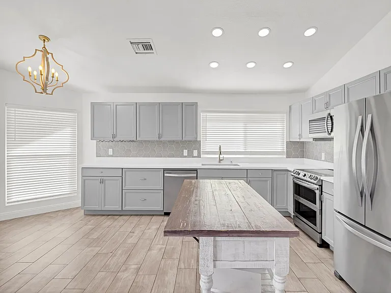 3945 E Salinas St — Photo 8
